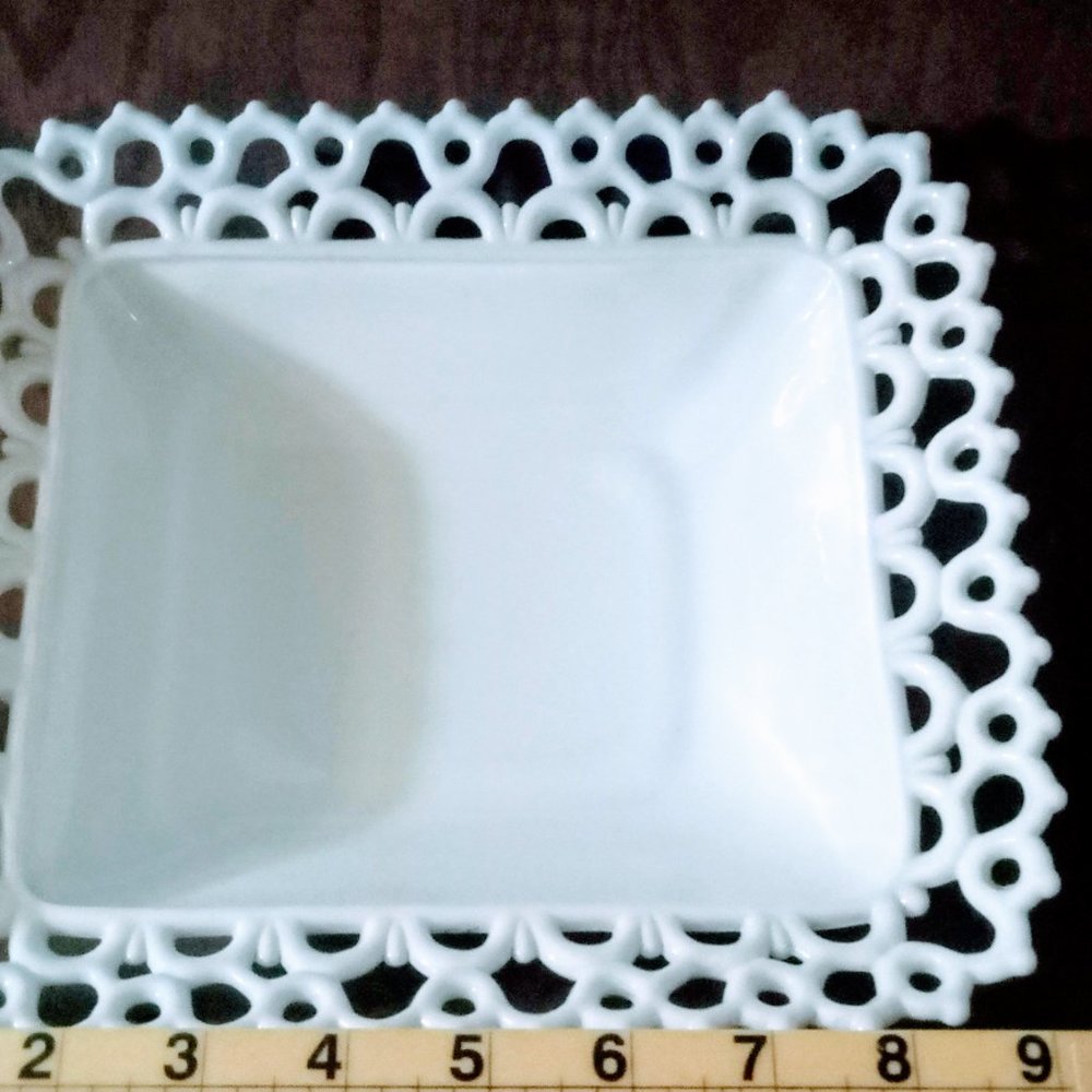 Lace Edge milk glass Serving Fruit Bowl - Picture 3 of 8